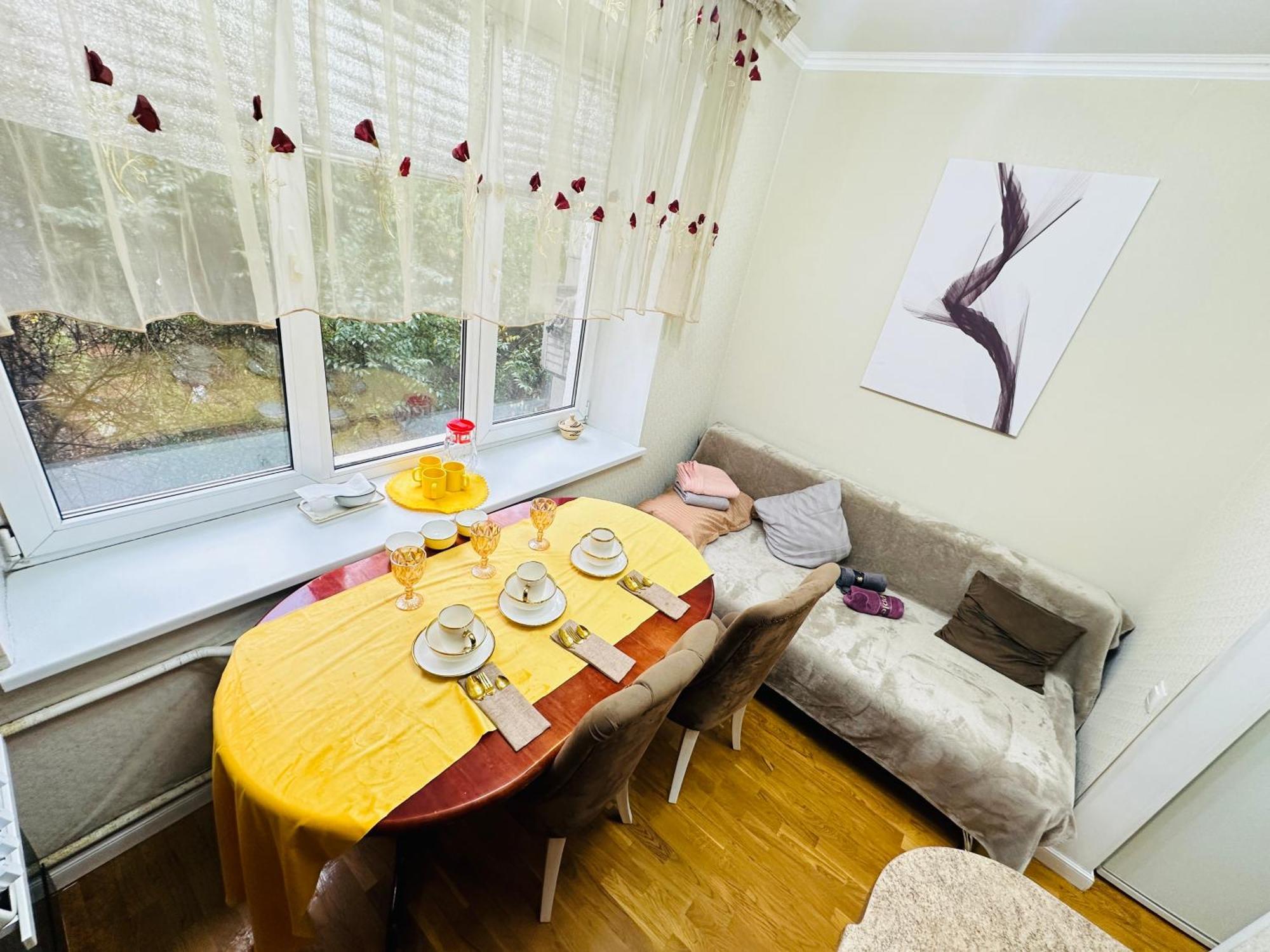 золотой квадрат Apartment